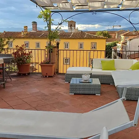 La Terrazza Fra Le Torri Lucca